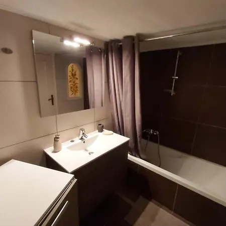 Luxury Beachfront 3 Bedroom In Kavouri Beach, Apartamento
